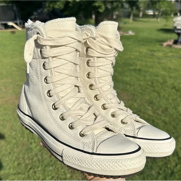 Converse Women's Size 8 Ivory Leather High Rise High Top Lined Lugged Back Zip - Picture 3 of 15